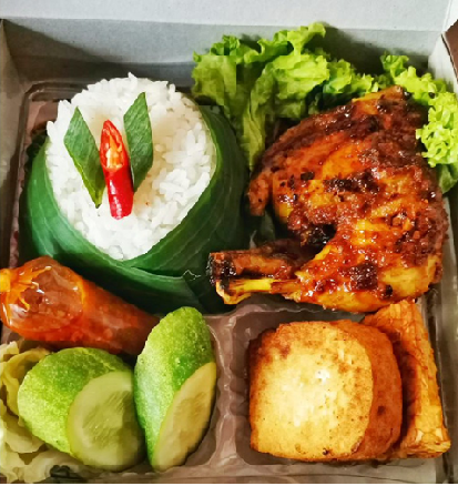 Nasi Ayam Komplit