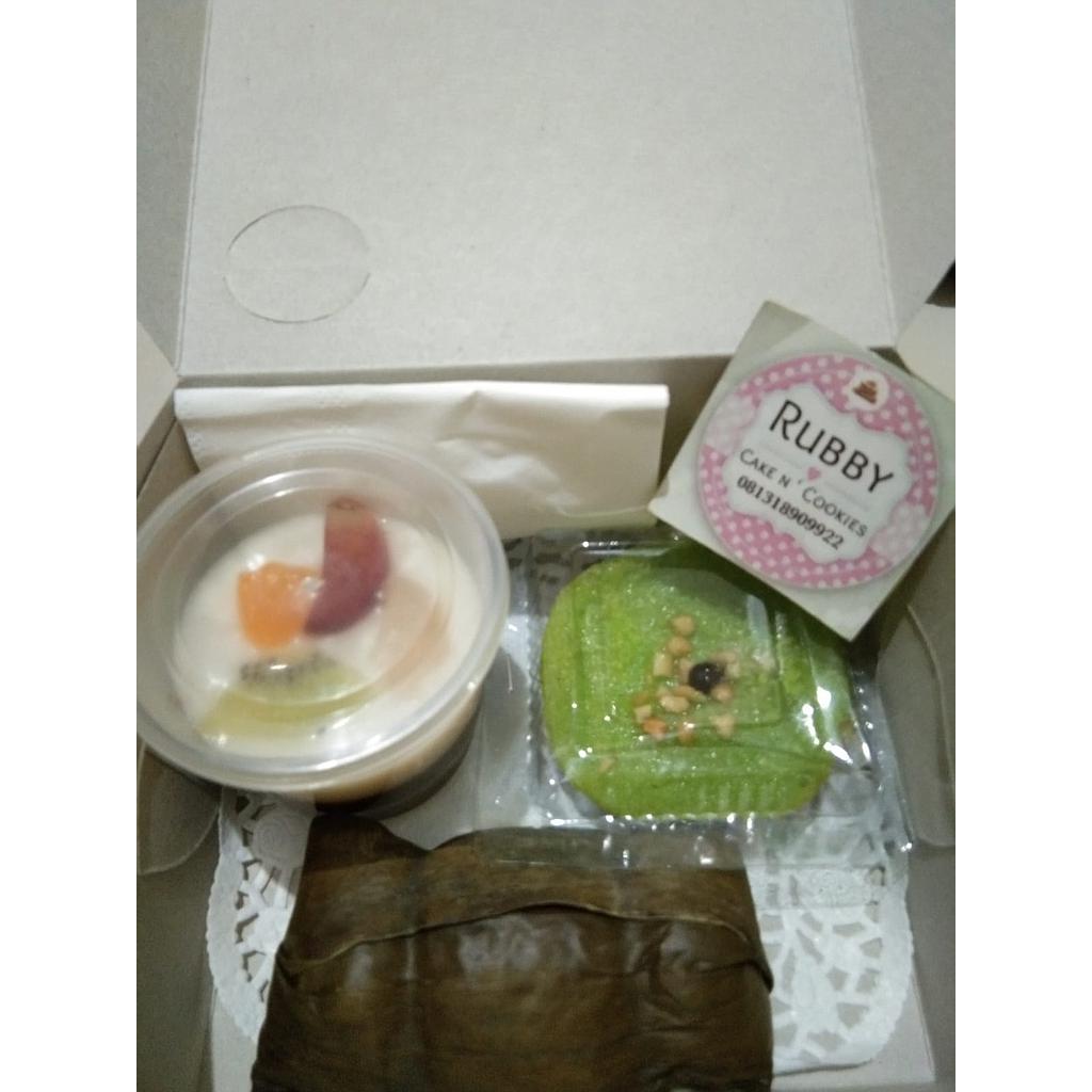 Snack Box Paket A (Rubby Cake N'Cookies)