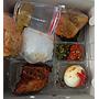 Nasi Box Ayam Goreng Serundeng dan Telor Bulat Padang Panjang